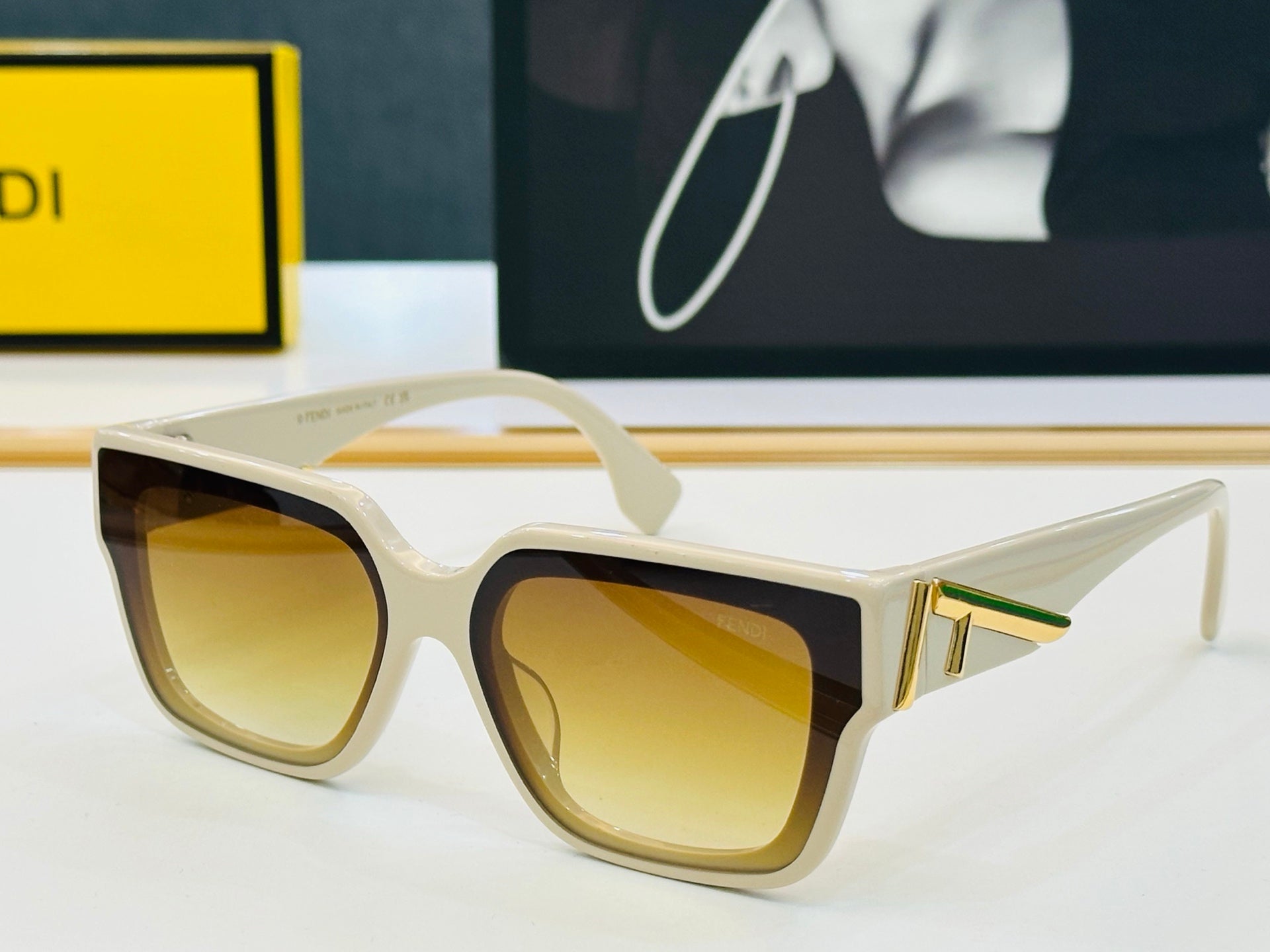 Fendi Sunglasses 677547