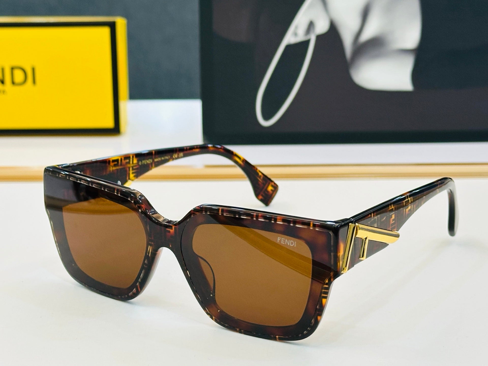 Fendi Sunglasses 677547