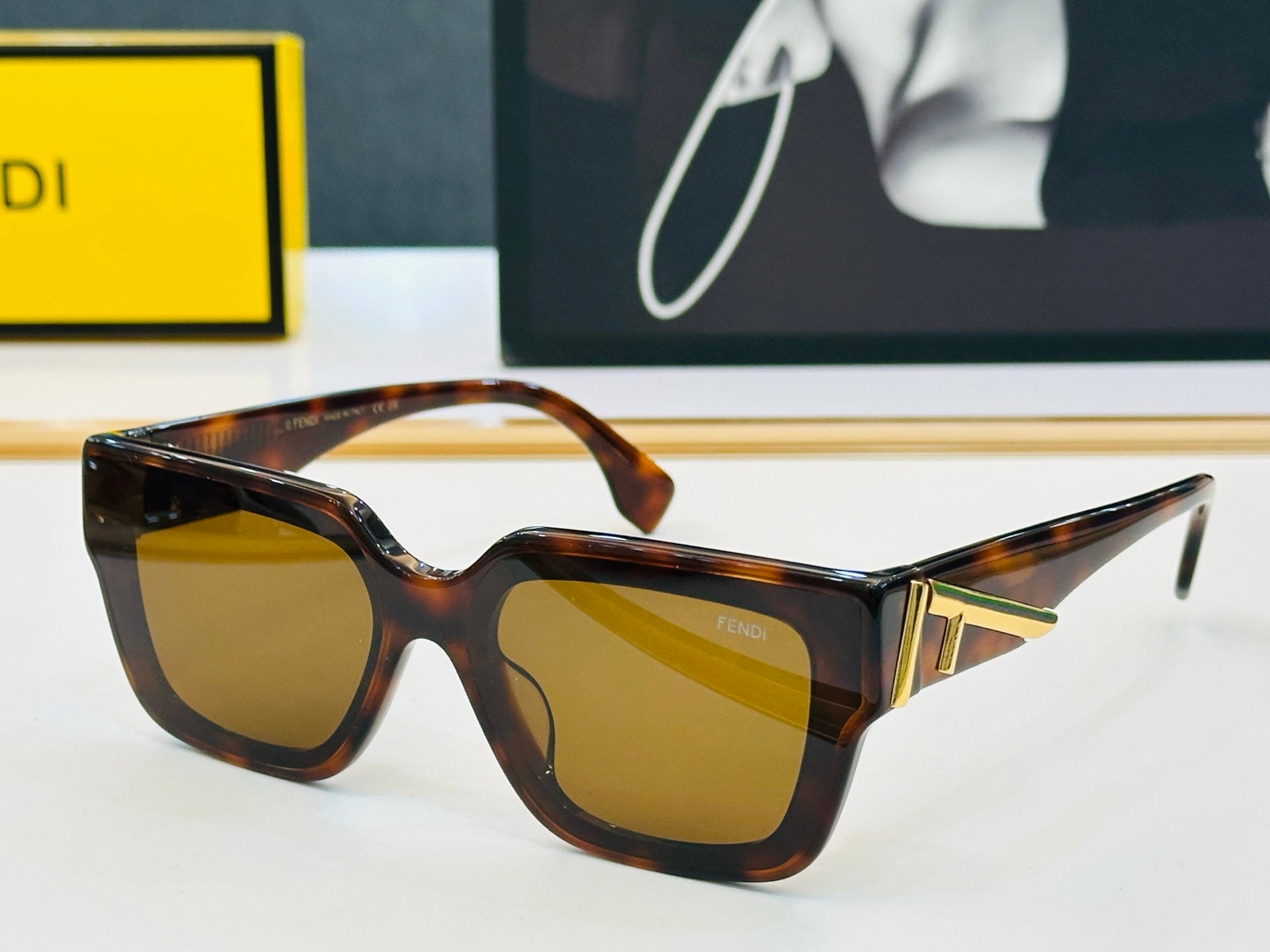 Fendi Sunglasses 677547