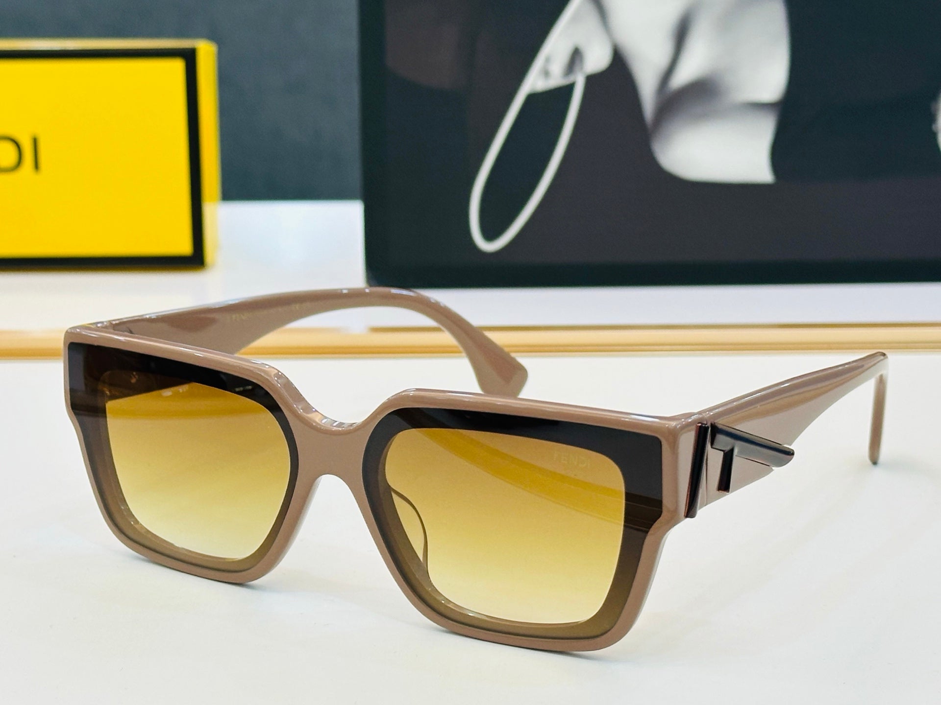 Fendi Sunglasses 677547