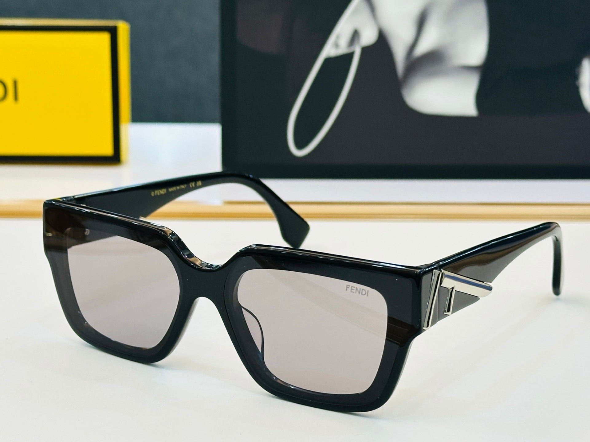 Fendi Sunglasses 677547