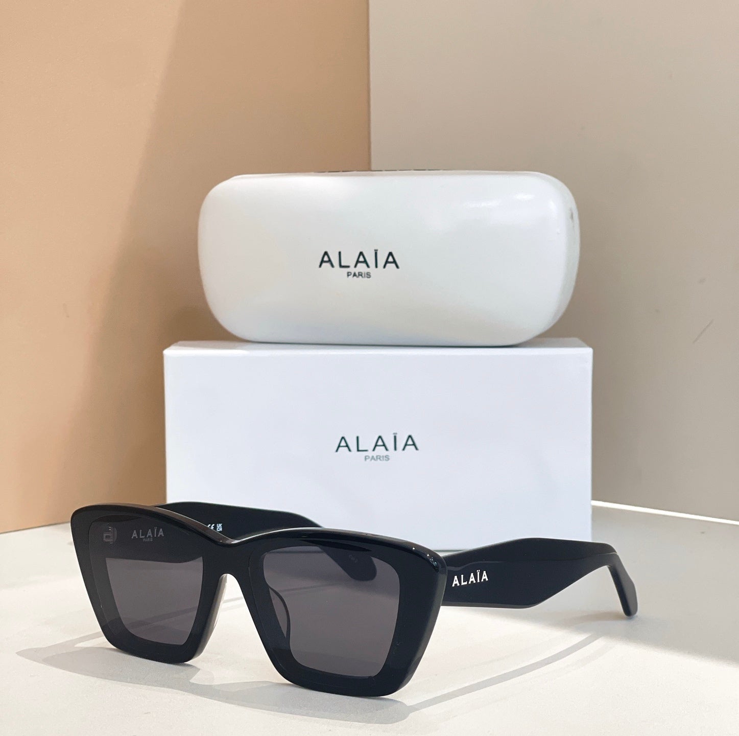 Alaia Sunglasses 666681